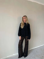 Woman modeling Valentina™ Luxe Kanten Broek with elegant black lace details and a comfortable fit